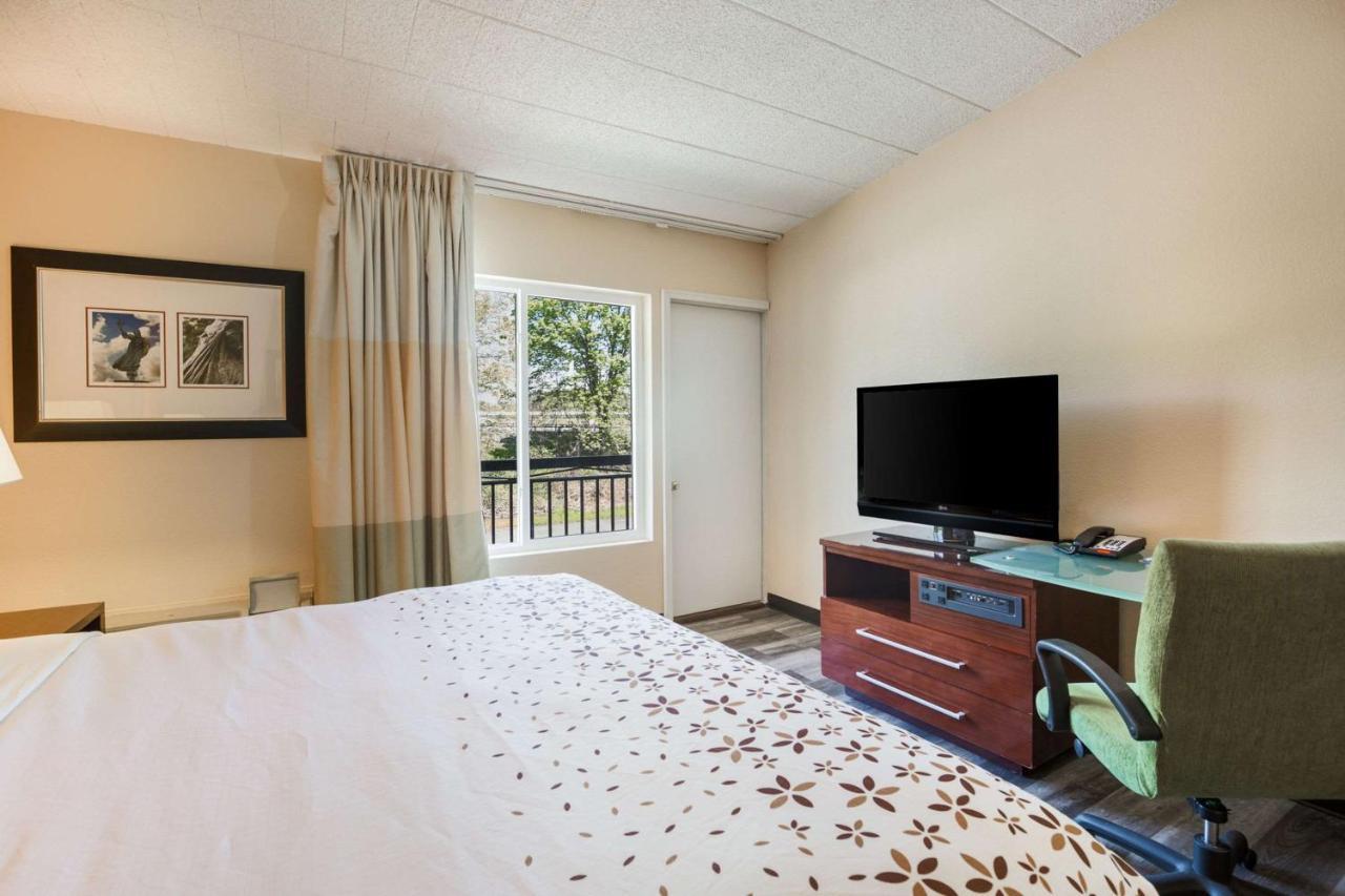 Fairmount Inn & Suites - Stroudsburg, Poconos Delaware Water Gap Luaran gambar